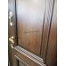 Входная металлическая дверь в английском стиле
