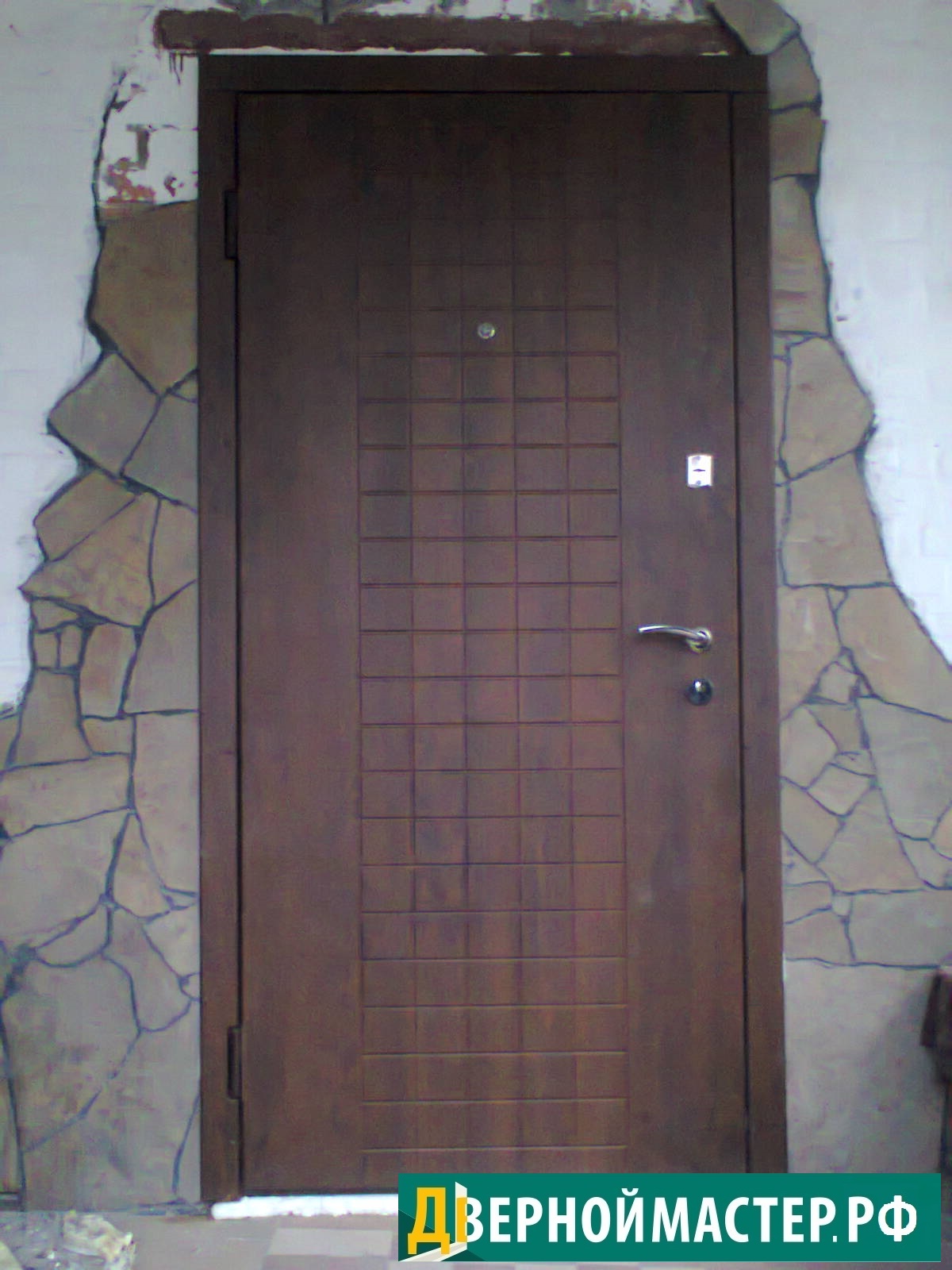 Входная металлическая дверь в квартиру с отличной шумоизоляцией купить в Москве по отличной цене