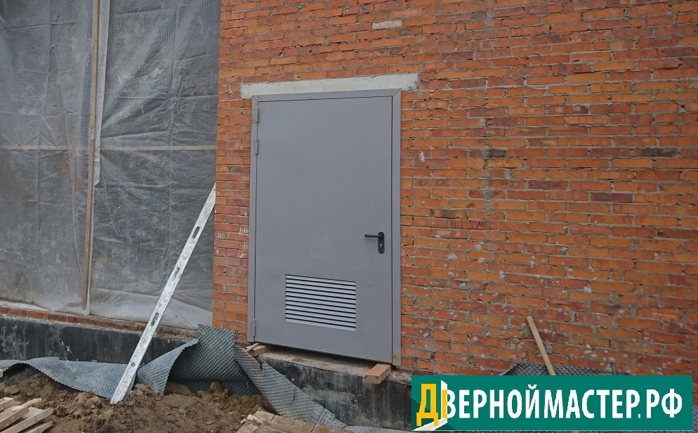 Наружные технические металлические двери в Москве для уличного использования