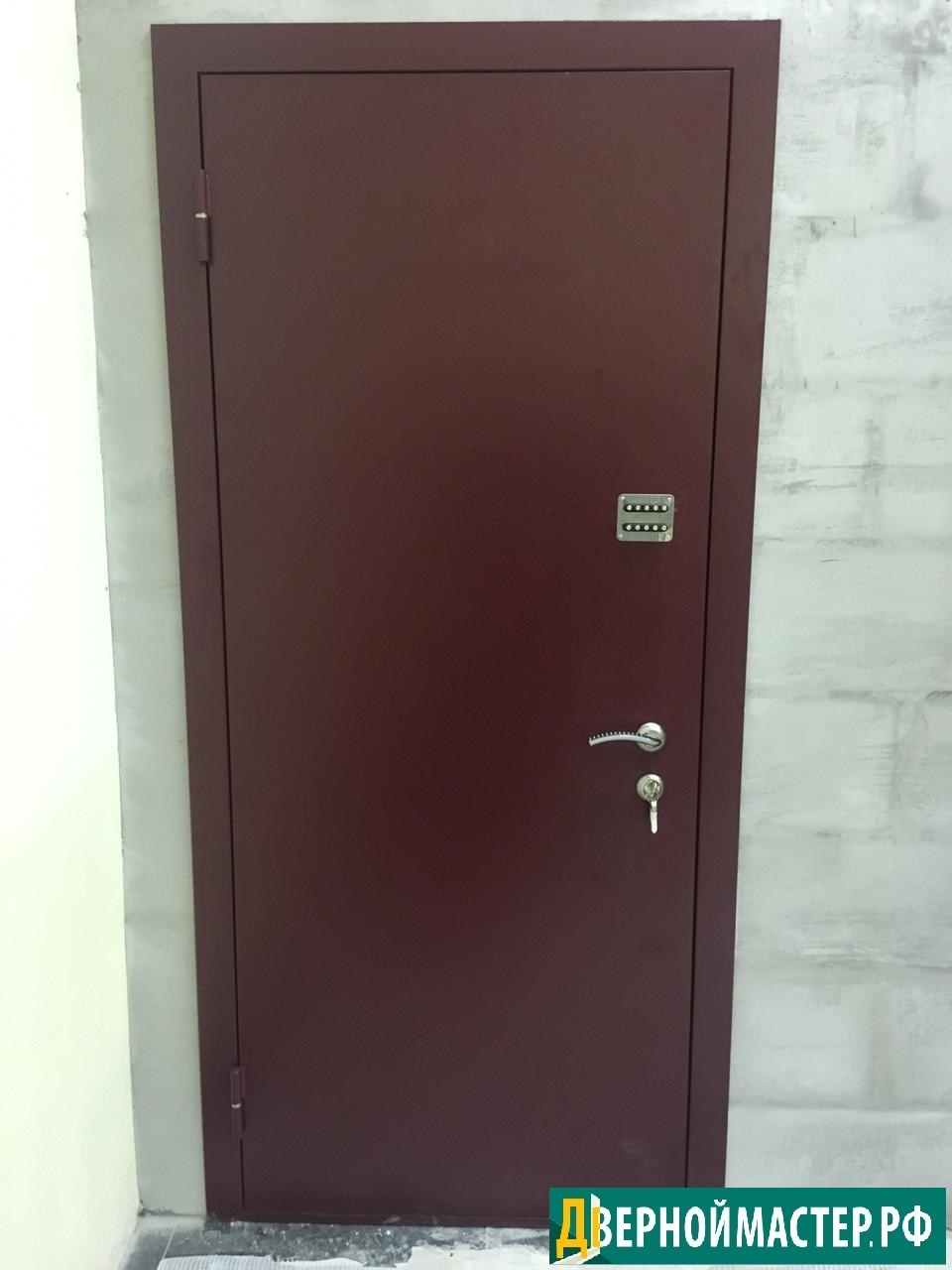 Металлическая дверь с кодовым замком, установлена в одном из офисов Москвы