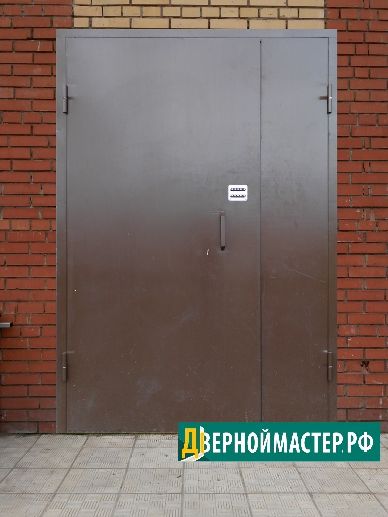 Техническая дверь входная металлическая с кодовым замком в подъезд