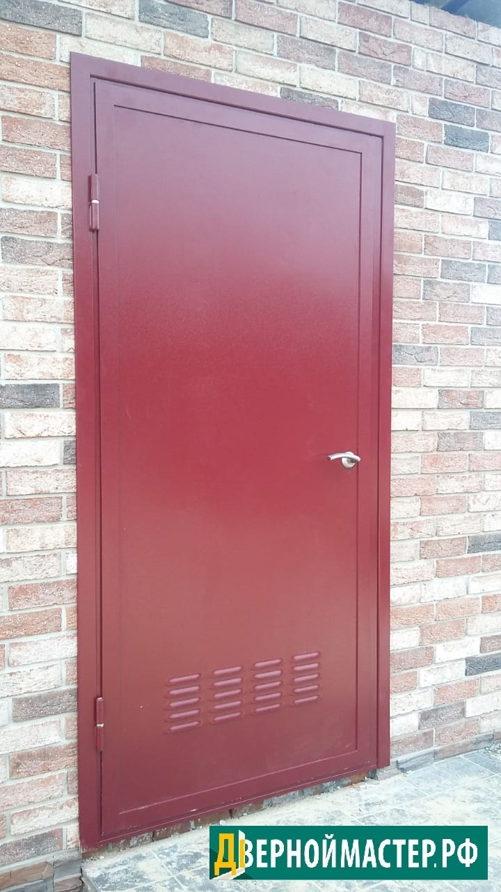 Металлическая дверь в электрощитовую со сплошной жалюзийной решеткой для вентиляции
