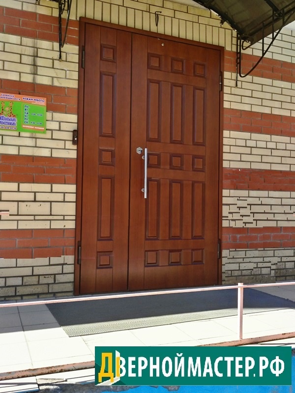Парадная дверь в салон красоты в г. Клину, филенчатый МДФ