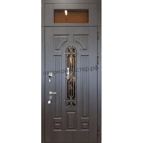 Входная металлическая дверь с фрамугой для загородного дома