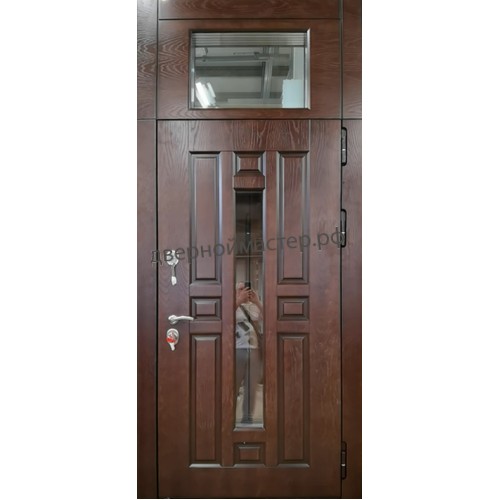 Входная металлическая дверь с верхней вставкой